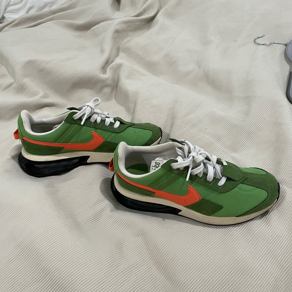 Nike Air Max Pre-Day Sneakers- SZ 6M/ 7.5W